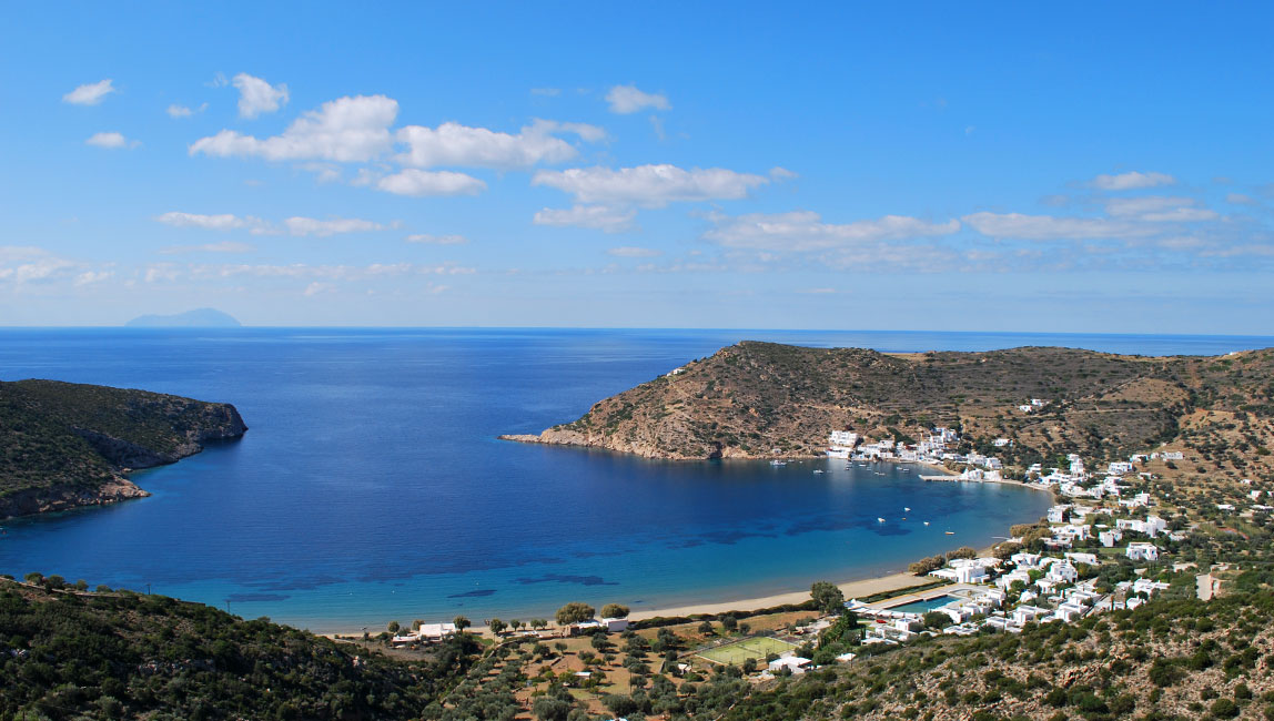 Πανοραμική εικόνα του οικισμού Βαθύ στη Σίφνο
