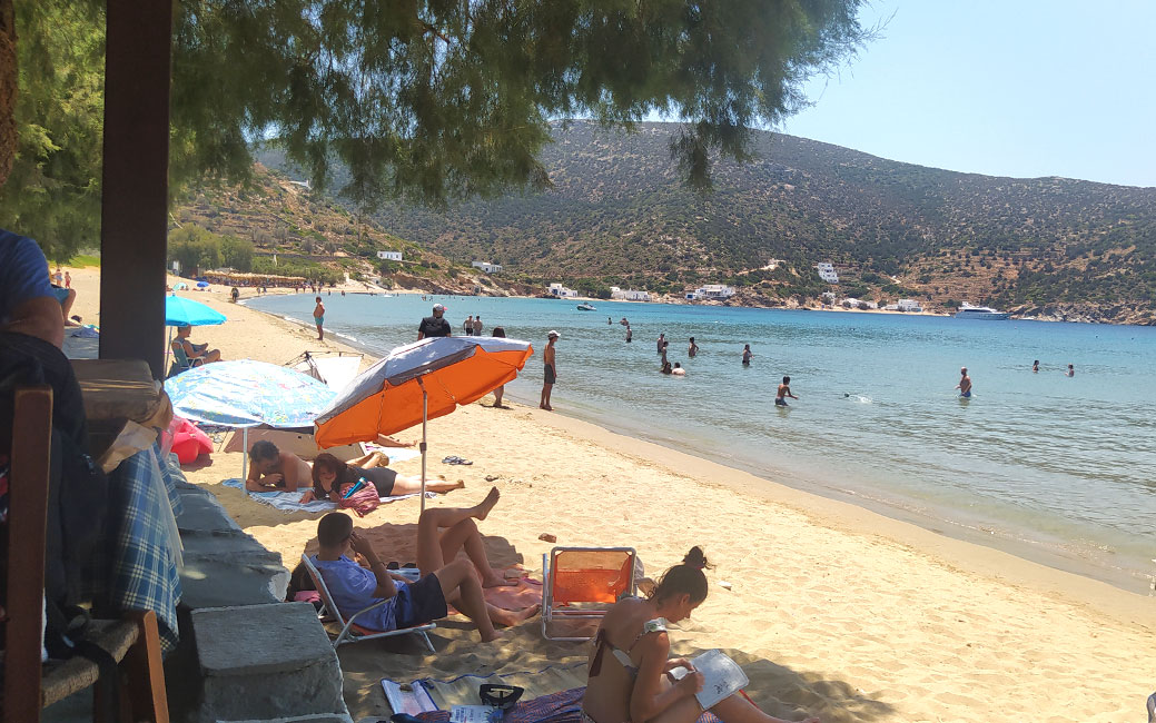Η παραλία Βαθύ στη Σίφνο