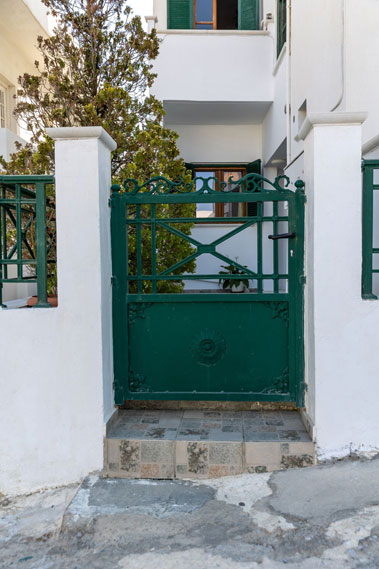 Naxian Asset Χώρα - Η είσοδος