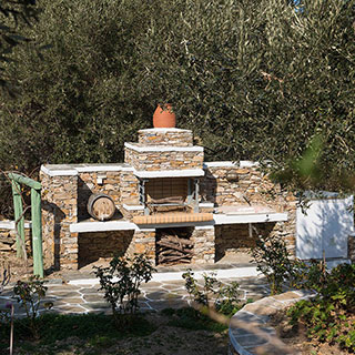 The bbq area of Rose home in Sifnos