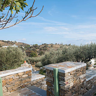 The entrance at the house from the traditional path