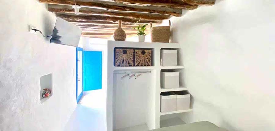 Το υπνοδωμάτιο στο Castle tiny house στη Σίφνο